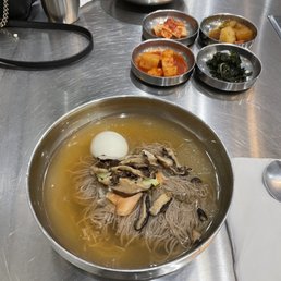 Nengmyun and side dishes Nengmyun and side dishes
