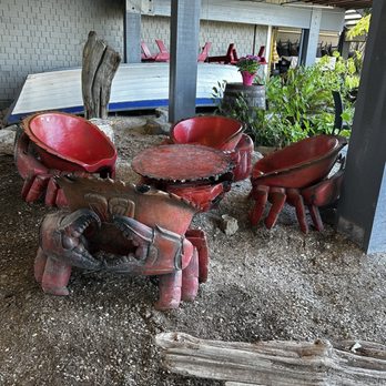 Salty's on Alki - Crabs table outside - Seafood Near Me - Seattle, Washington