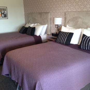 Dockside Inn - Hotels Near Me - Oak Bluffs, Massachusetts