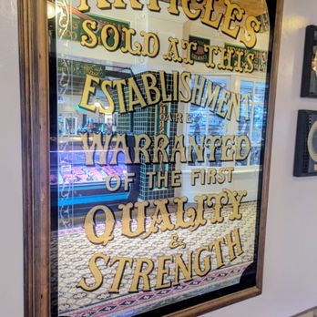 Horseshoe Lounge at Harris Ranch - Cocktail Bars Near Me - Coalinga, California