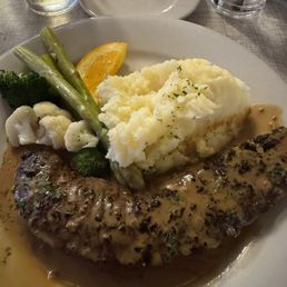 Steak, potatoes & asparagus