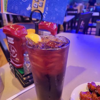 Pluckers Wing Bar - Brooks - Unsweet iced tea - Chicken Wings Near Me - San Antonio, Texas