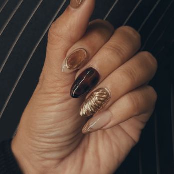 Daisy Nails - Fall nails - Nail Salons Near Me - Lancaster, California