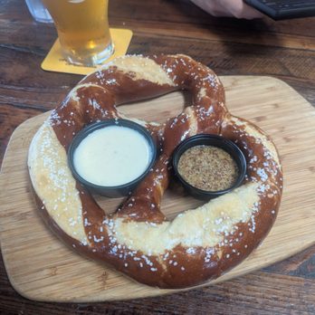 Golden Road Brewing - Pretzel with beer cheese and mustard - New American Near Me - Anaheim, California Golden Road Brewing - Pretzel with beer cheese and mustard - New American Near Me - Anaheim, California
