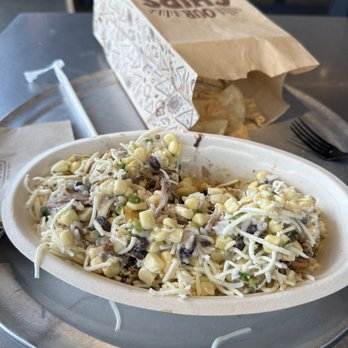 Chipotle Mexican Grill - Carnitas Burrito Bowl - Mexican Near Me - Harahan, Louisiana