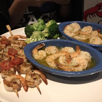 Red Lobster - Shrimp scampi and Mediterranean. My friends plate looked so good I had to take a pic of hers! - Seafood Near Me - Orlando, Florida