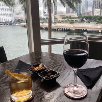 MO Bar + Lounge - Old Fashioned.  Pinot Noir - Lounges Near Me - Miami, Florida