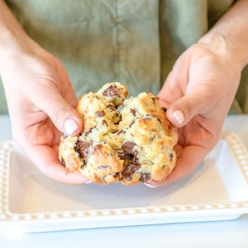 La Biscuitery - LA BISCUITERY - WALNUT CHOCOLATE CHIPS COOKIES (LES GRACE'S) - Desserts Near Me - Laval, Quebec