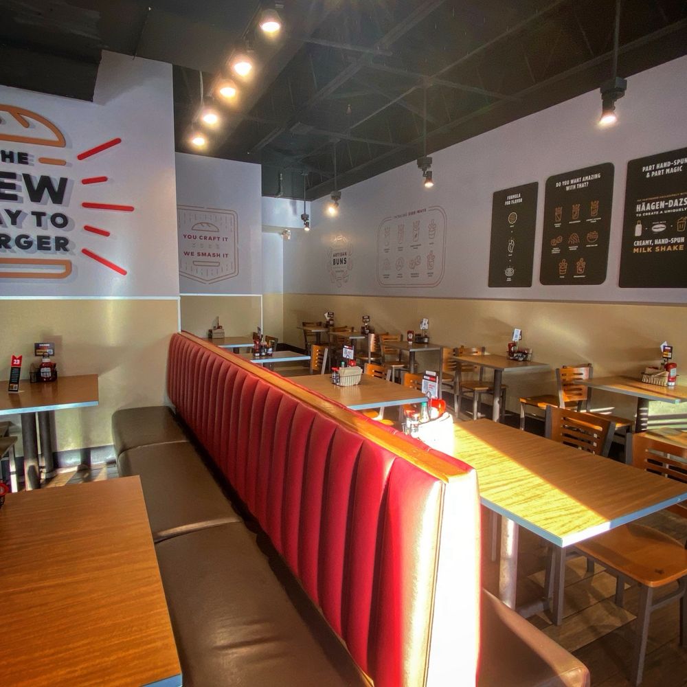 Smashburger - View of seating area in middle to right side of restaurant - Burgers Near Me - Largo, Florida Smashburger - View of seating area in middle to right side of restaurant - Burgers Near Me - Largo, Florida