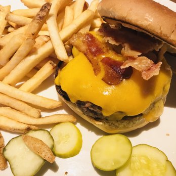 Yard House - BBQ bacon cheeseburger (~$14) - New American Near Me - Washington, DC, District of Columbia