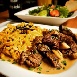 Die Kelter - Filetspitzen in Champion Rahmsose mit Spätzle und einem kleinen gemischten Salat