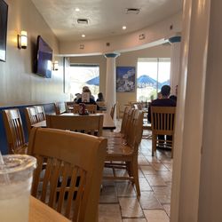 Demo's Greek Food - Inside nice atmosphere