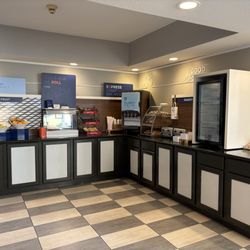 Holiday Inn Express & Suites Bucyrus - Express Breakfast