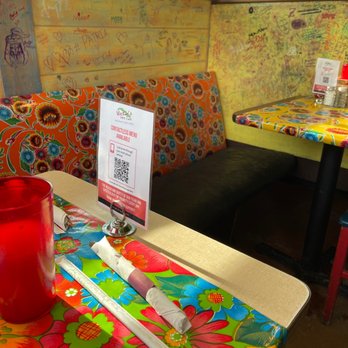 Victor's 1959 Cafe - Bright tables - Cuban Near Me - Minneapolis, Minnesota