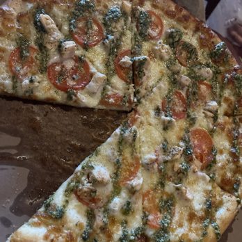 Maple Tree Cafe - Grilled Chicken Pesto Pizza - Italian Near Me - Simsbury, Connecticut