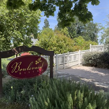 Boulevard Bistro - Patio - New American Near Me - Elk Grove, California
