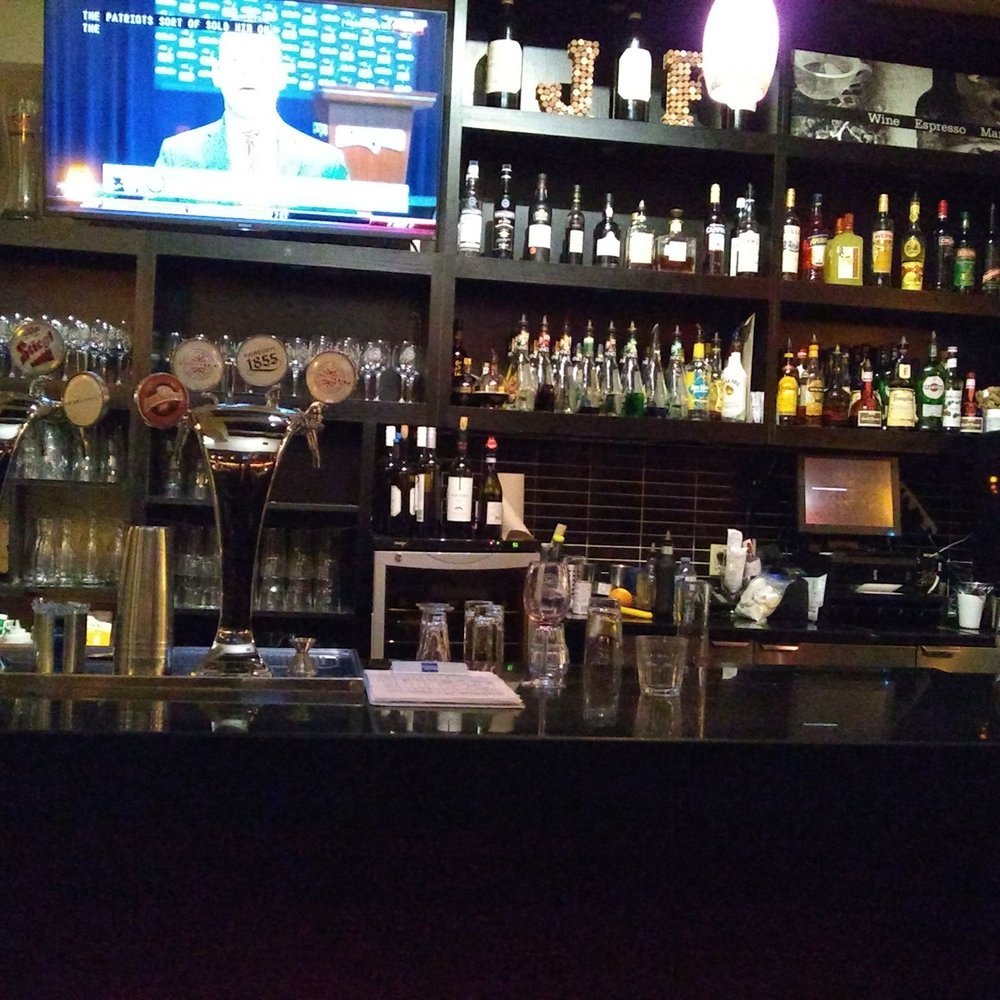 Johnny Farina Restaurant - The bar. - Italian Near Me - Ottawa, Ontario Johnny Farina Restaurant - The bar. - Italian Near Me - Ottawa, Ontario