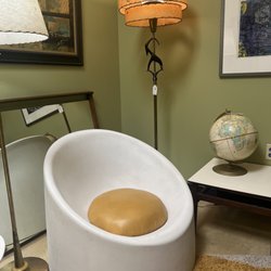 Dashwood Vintage & Flora - Really good egg chair, made me laugh