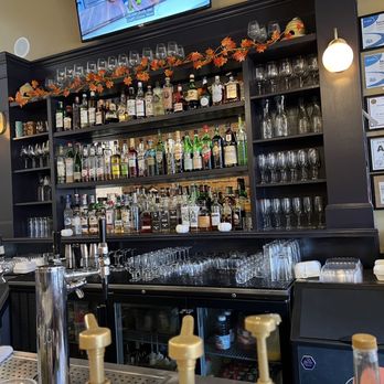 Honeycomb Cafe - Bartender station - New American Near Me - Belmont, North Carolina