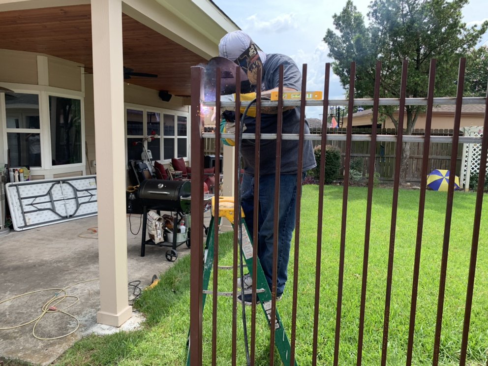 Slide of Recon Services