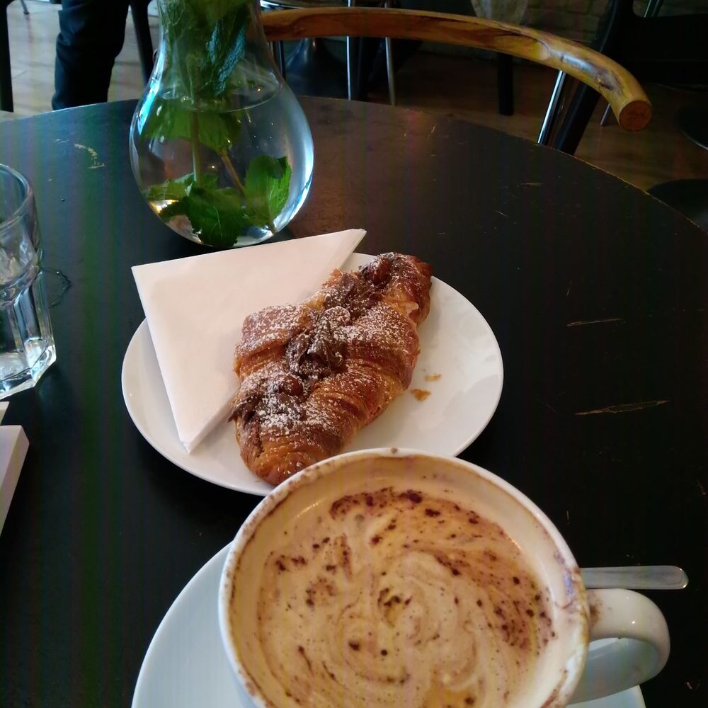 Bonjour Brioche - Chocolate croissant, cappuccino & mint water - Cafes Near Me - London, XGL Bonjour Brioche - Chocolate croissant, cappuccino & mint water - Cafes Near Me - London, XGL
