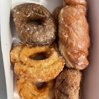 Bosa Donuts - 6 donuts: blueberry glazed, 2 old fashioned glazed, apple spice, glazed twist, and cinnamon sugar twist - Bakeries Near Me - Saint Charles, Illinois Bosa Donuts - 6 donuts: blueberry glazed, 2 old fashioned glazed, apple spice, glazed twist, and cinnamon sugar twist - Bakeries Near Me - Saint Charles, Illinois