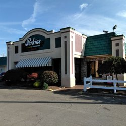 Perkins American Food - Very nice, clean exterior of Perkins on Buffalo Road.