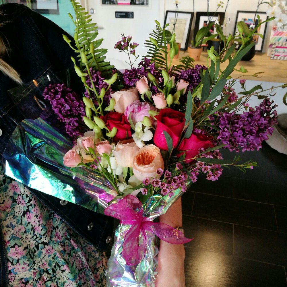 Miss Daisy - Perfect flowers for anniversary date - Florists Near Me - Las Vegas, Nevada Miss Daisy - Perfect flowers for anniversary date - Florists Near Me - Las Vegas, Nevada