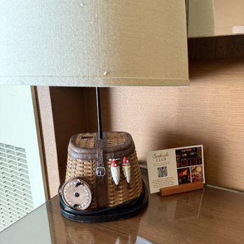 Wayfinder Bishop - Cute table lamp - Hotels Near Me - Bishop, California
