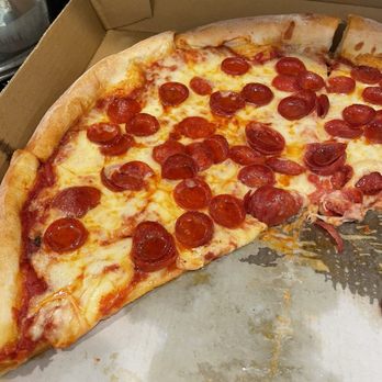 Leonardo's Pizza & Restaurant - Pepperoni pie - Italian Near Me - Massapequa, New York