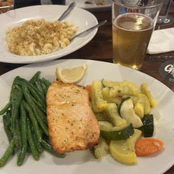 Oak Barrel Tavern - Bars Near Me - Worcester, Massachusetts