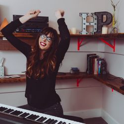 Heathervox - Happiness and lots of singing in the San Francisco vocal coaching studio of Heathervox! Both virtual voice lessons and in-person offered.