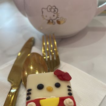 Hello Kitty Cafe - Dessert and tea pot for one person - Themed Cafes Near Me - Santa Clara, California Hello Kitty Cafe - Dessert and tea pot for one person - Themed Cafes Near Me - Santa Clara, California