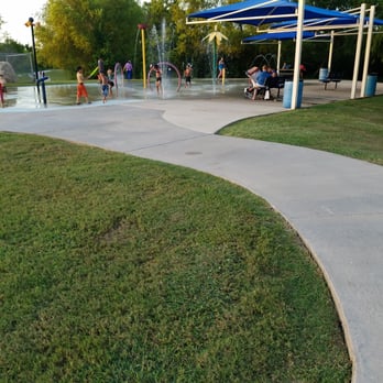 Centennial Park - Splash area - Parks Near Me - Pearland, Texas