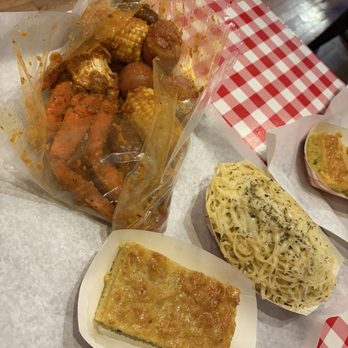 Lowcountry South Loop - Combo #3 - Crab Cluster Garlic Noodles Homemade Strawberry Lemonade - Cajun/Creole Near Me - Chicago, Illinois Lowcountry South Loop - Combo #3 - Crab Cluster Garlic Noodles Homemade Strawberry Lemonade - Cajun/Creole Near Me - Chicago, Illinois
