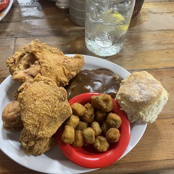 Farmhouse Restaurant - Half chicken fries - American Near Me - Branson, Missouri