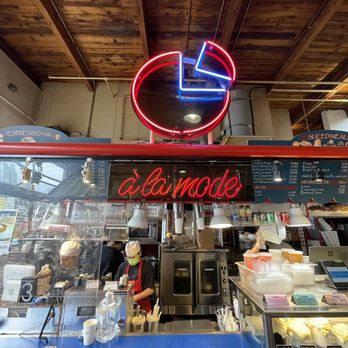 A La Mode - Front sign - Bakeries Near Me - Vancouver, British Columbia A La Mode - Front sign - Bakeries Near Me - Vancouver, British Columbia