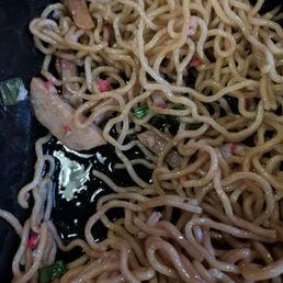 Fried noodles were super oily. Fried noodles were super oily.
