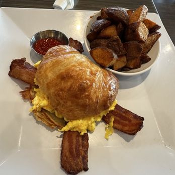 Jet Runway Cafe - Jet Breakfast Croissant Sandwich - American Near Me - Fort Lauderdale, Florida