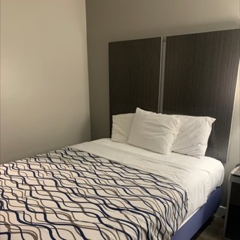 BridgePointe Inn & Suites - Bedroom - Hotels Near Me - Council Bluffs, Iowa BridgePointe Inn & Suites - Bedroom - Hotels Near Me - Council Bluffs, Iowa