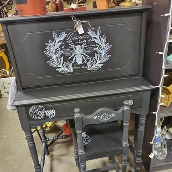 Brass Armadillo Antique Mall - Cute desk - Antiques Near Me - Goodyear, Arizona Brass Armadillo Antique Mall - Cute desk - Antiques Near Me - Goodyear, Arizona
