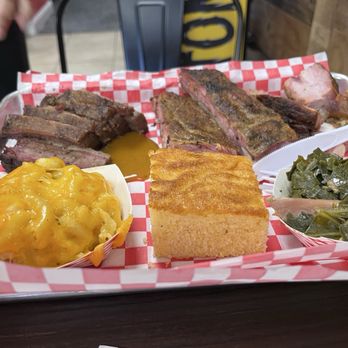 Uncle Tony's Backyard Bbq - Macaroni and cheese; collard greens, sliced brisket and spare ribs - Barbeque Near Me - Orlando, Florida