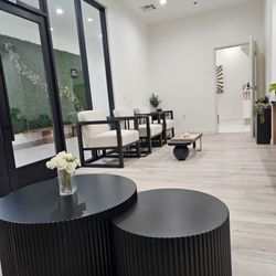Thuan T Nguyen MD - Lobby