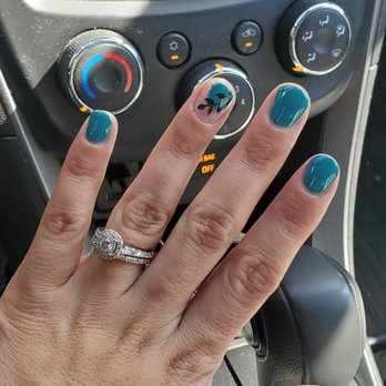 Cosmoholic Salon - Hair Salons Near Me - Phoenix, Arizona