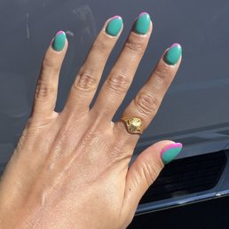 Green dip with pink gel design for the March festivities. Green dip with pink gel design for the March festivities.