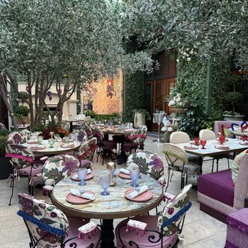 The Garden Room - Inside - American Near Me - Atlanta, Georgia