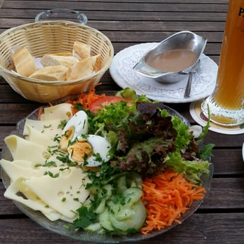Restaurant Nolle - Salad with cheese and bread. Sans ham - German Near Me - Berlin, BE