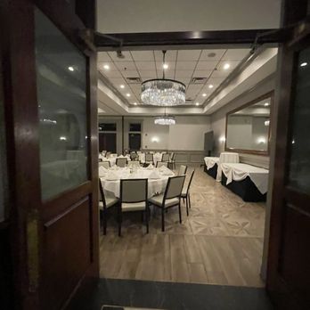 Maggiano's Little Italy - Italian Near Me - Plano, Texas