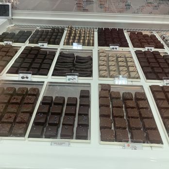 Venchi - Had a sample of Raspberry chocolate. Oh my! - Gelato Near Me - Glendale, California