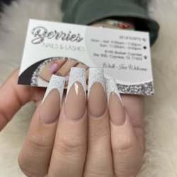 Berries Nails & Lashes - ..